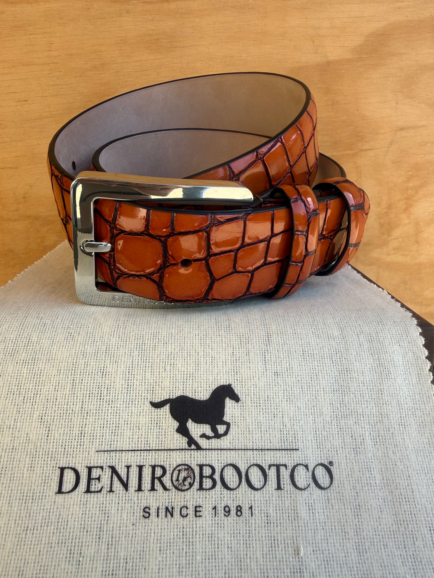 DENIRO BELT IN PATENT CROCO BRANDY