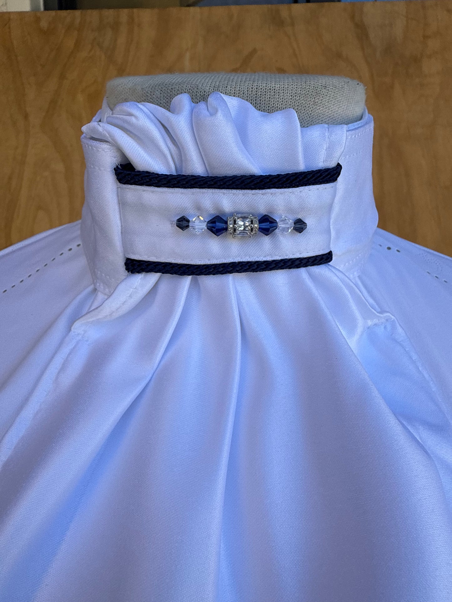 STOCK TIE WITH RIBBON AND CRYSTAL DETAIL
