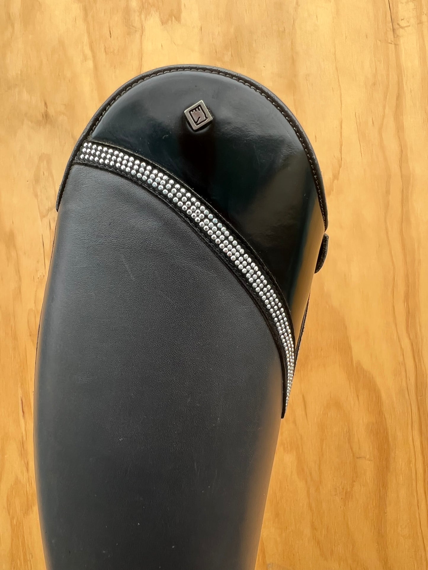 DENIRO ELEGANTE ANTHRACITE WITH BLACK PATENT AND STUD DETAIL SIZE 39 MA S