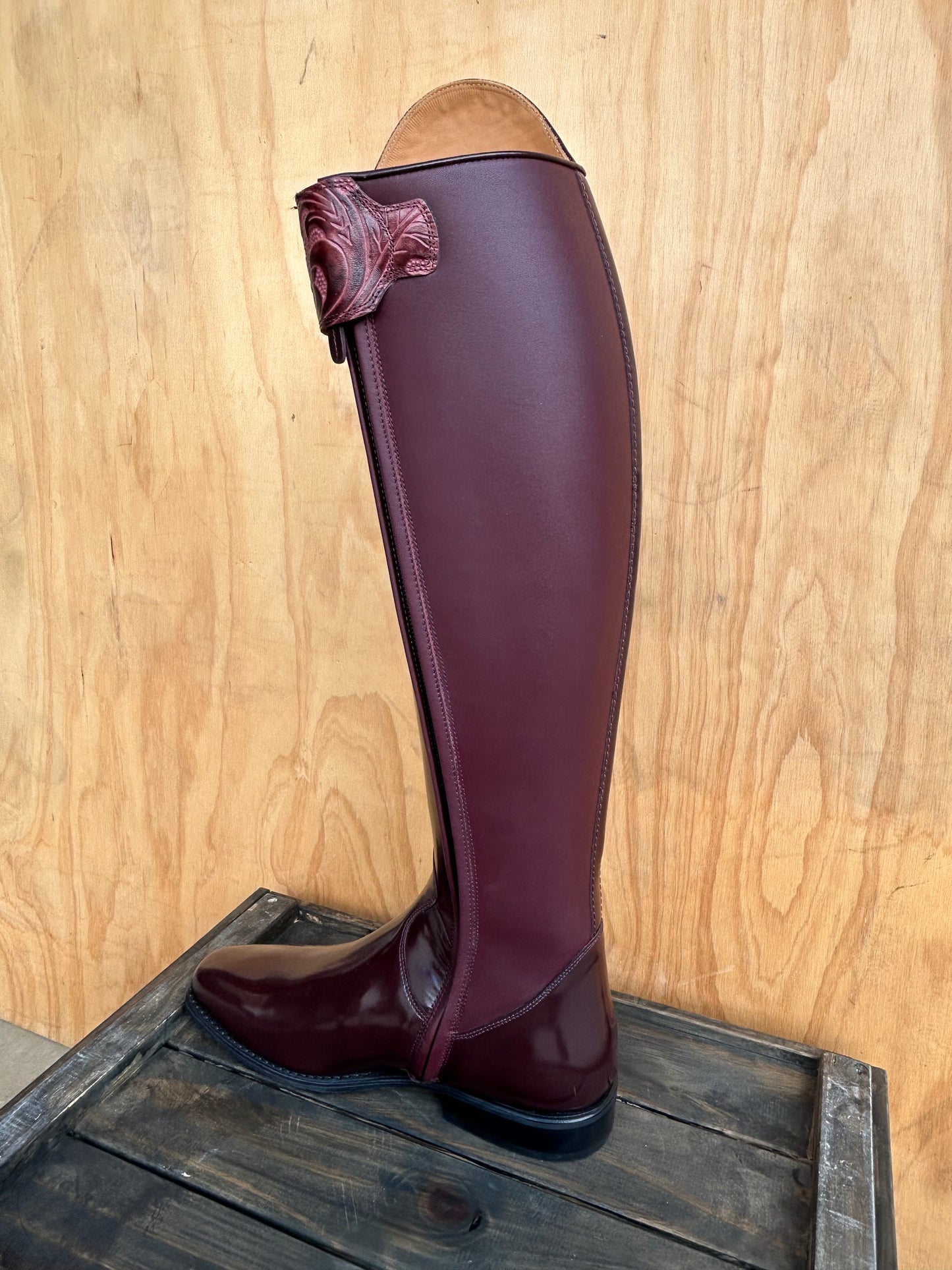 DENIRO TIZZIANO BURGUNDY UNIFORM WITH DECORATIVE BUCKLE 39 MA M