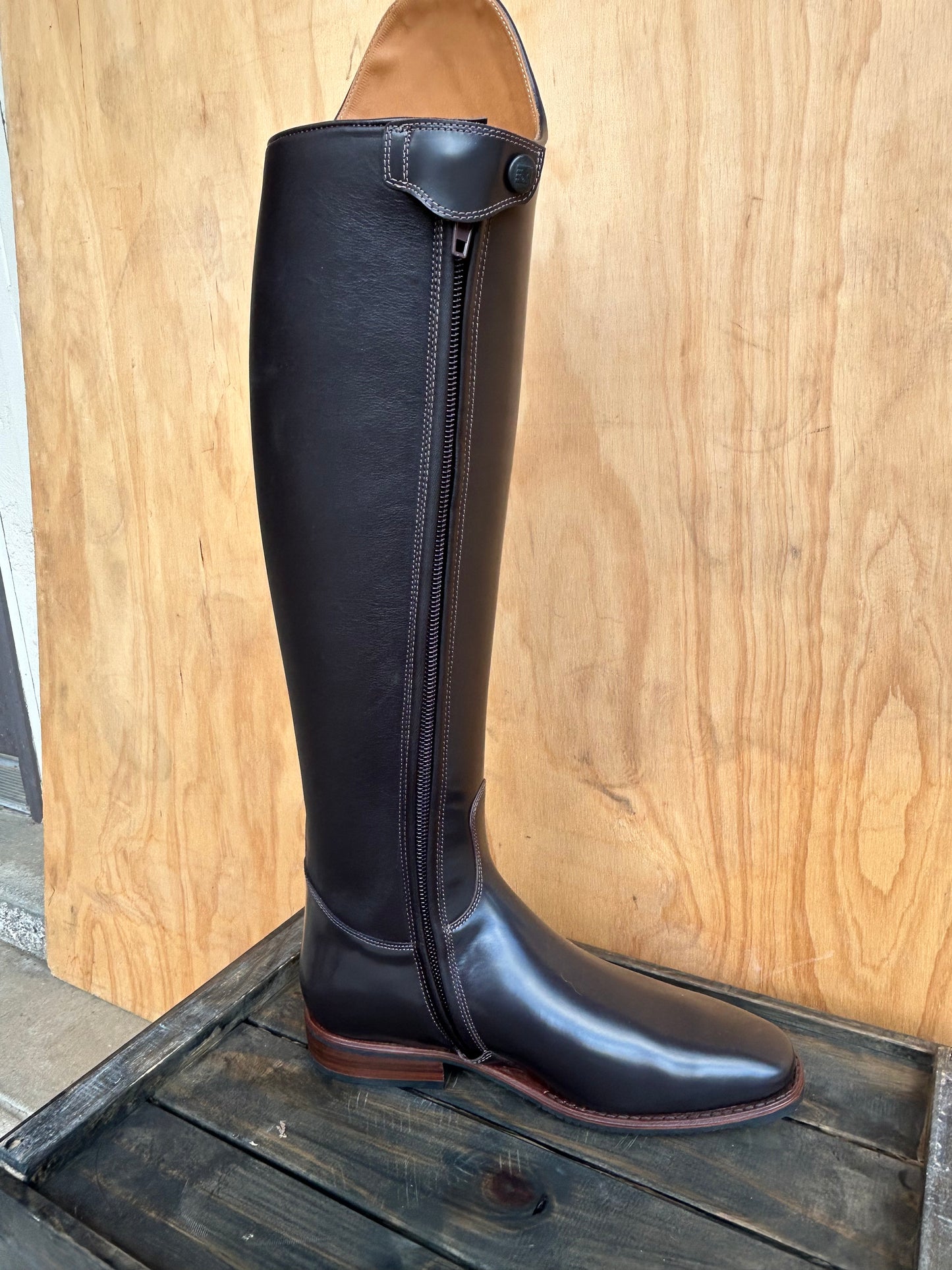 DENIRO RAFFAELO IN BRUSHED BROWN UNIFORM WITH GALA TOP 40 MC M