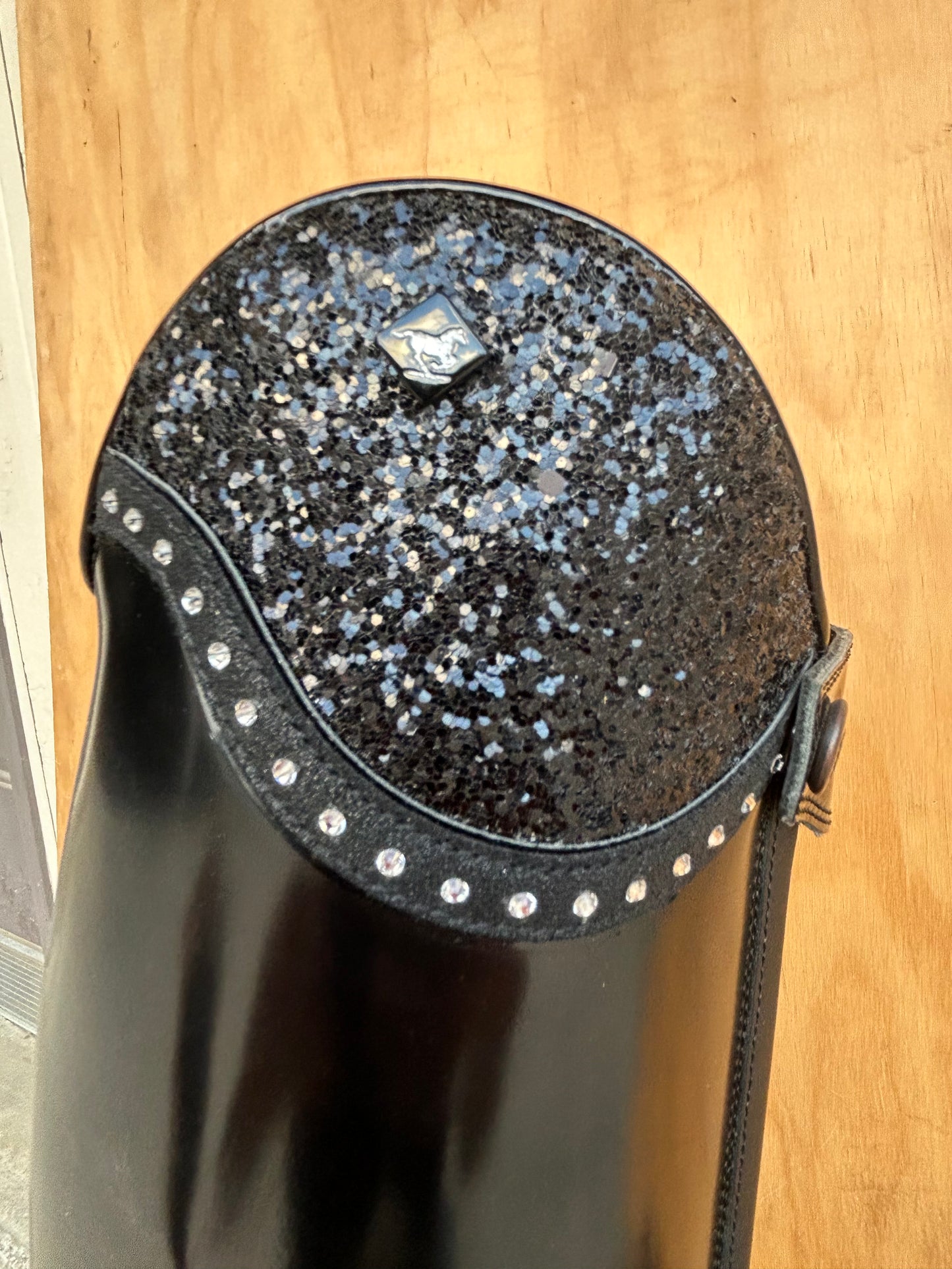 DENIRO POLO BOOT IN BRUSHED BLACK WITH TOP IN GALA