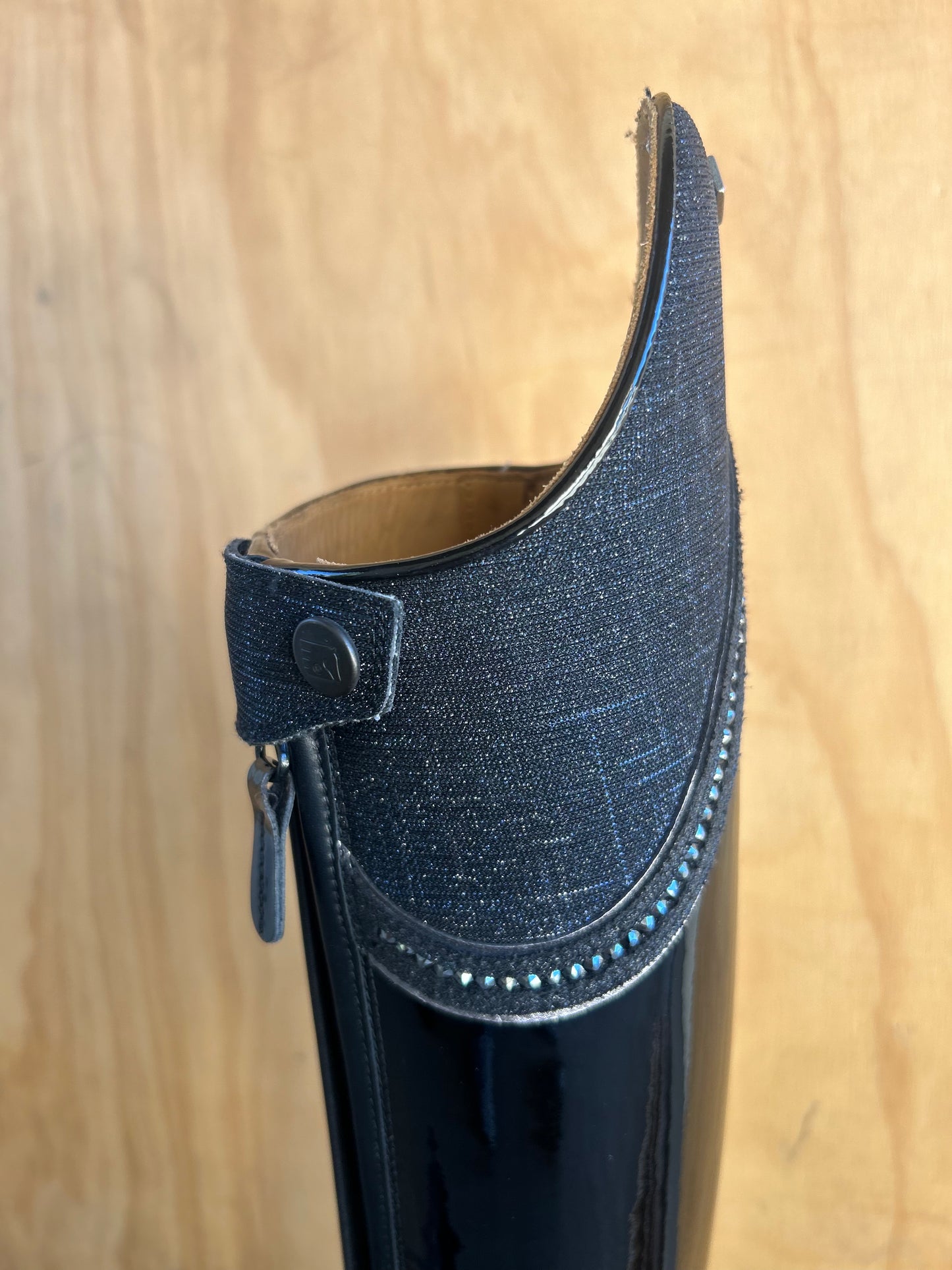 DENIRO BELLINI PATENT BLACK WITH TOP IN IRIDE BLACK AND CRYSTALS