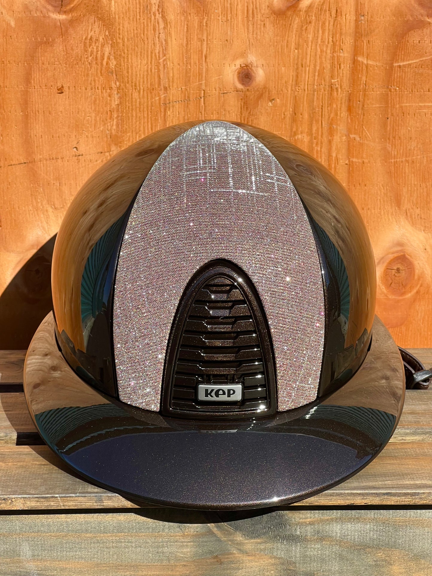 KEP HELMET IN POLISHED BROWN WITH PINK GLASSIA INSERT, BIG BRIM