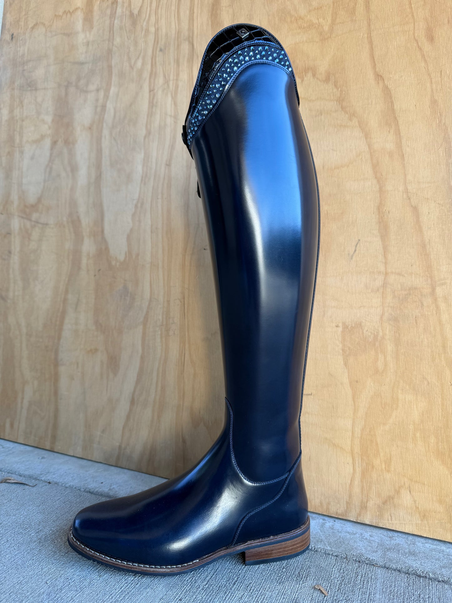DENIRO BELLINI IN UNIFORM NAVY WITH LUCIDO BLUE AND CRYSTAL TOP 38 MA M