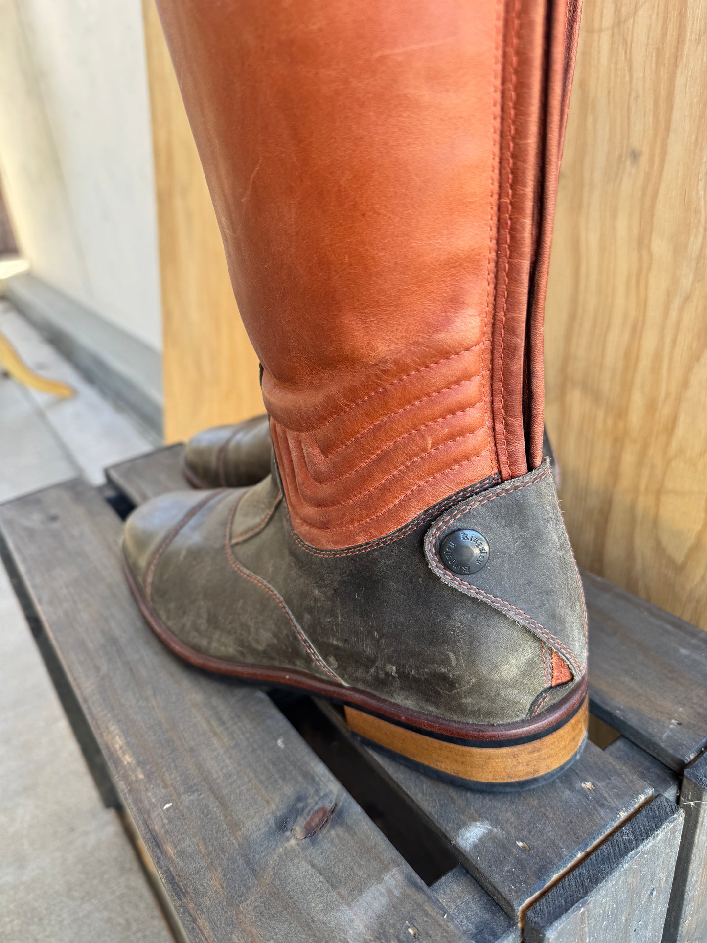 SALE!! KINGSLEY MODEL OLBIA IN DISTRESSED WATERPROOF LEATHER 39 MA M