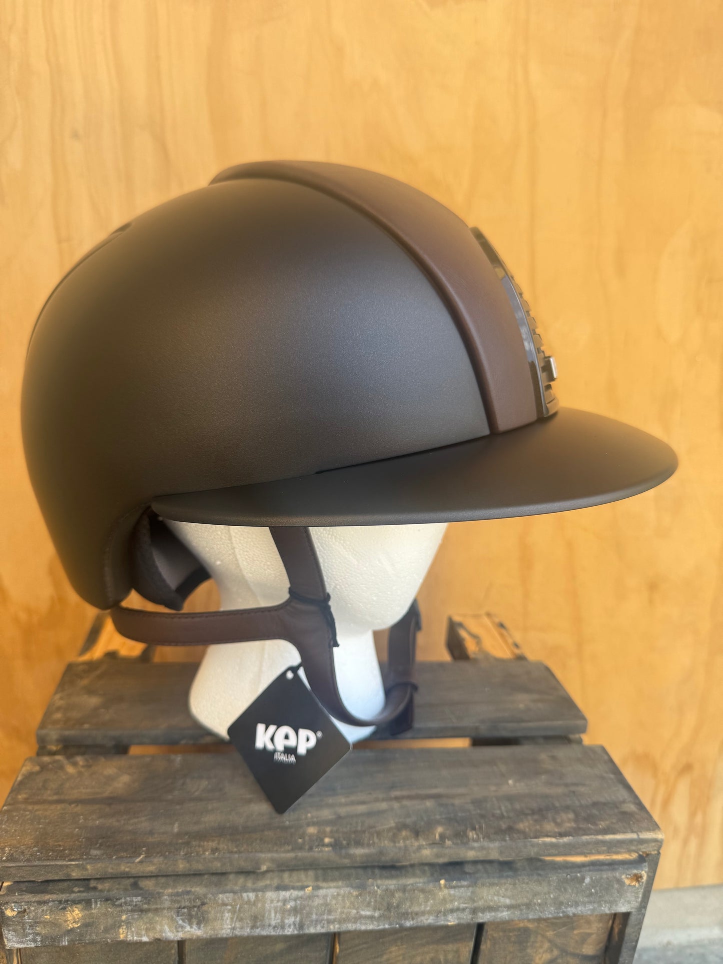 KEP WITH BIG BRIM TEXTILE BROWN WITH BROWN LEATHER FRONT INSERT