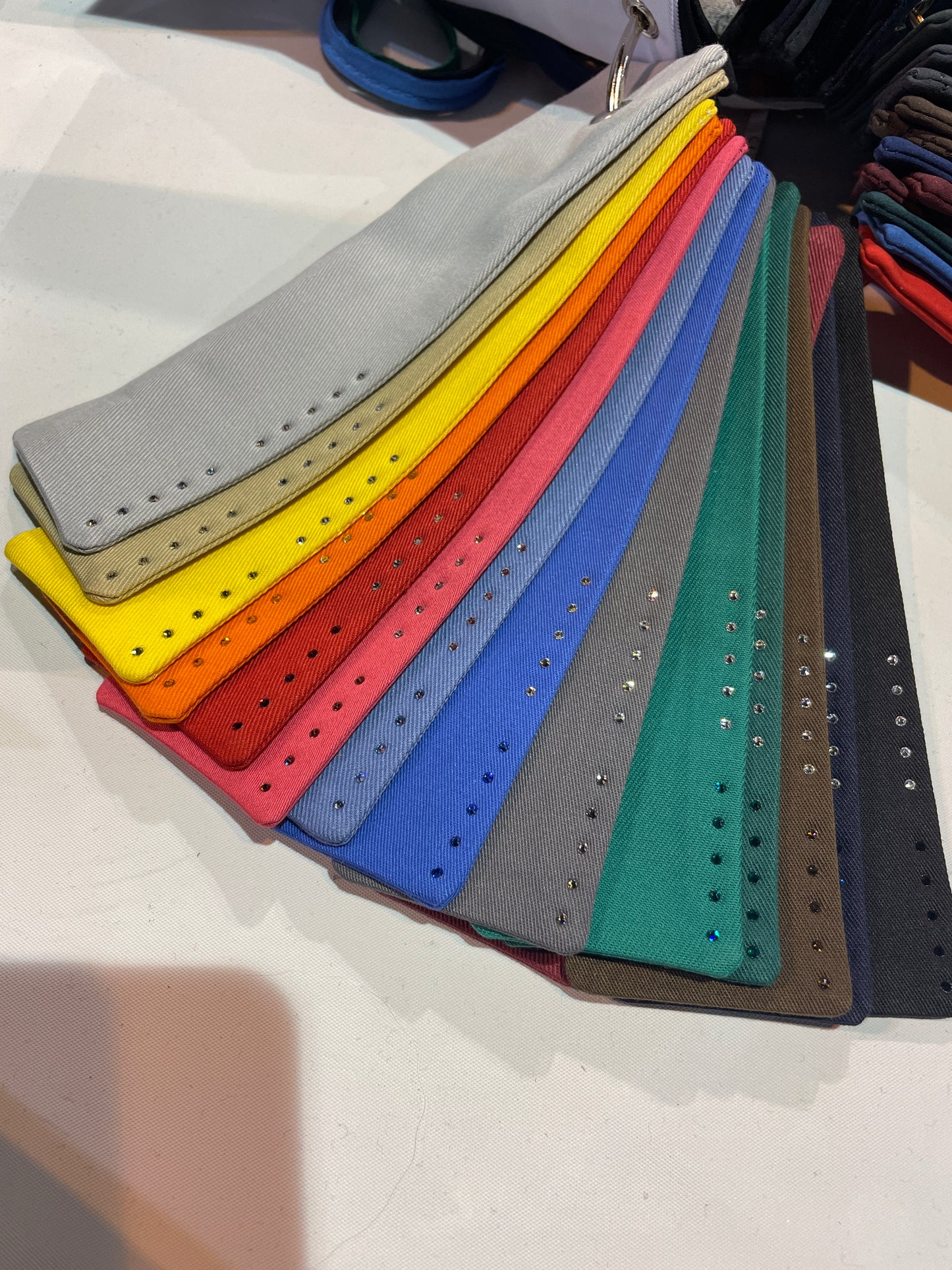 ANIMO CRYSTAL AND COLLAR/PINT COLORS