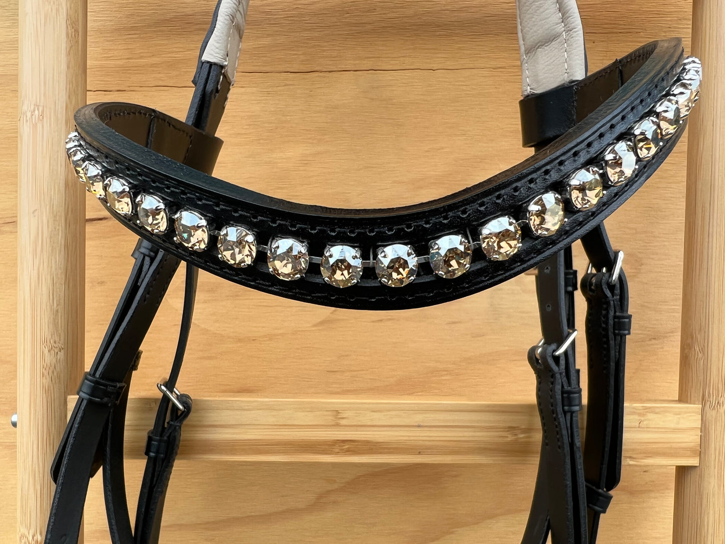 OTTO SCHUMACHER SNAFFLE TOKYO WITH CONTRAST PADDING AND STITCH - HORSE