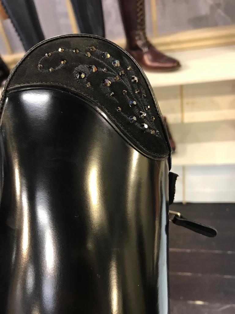 Deniro Boots Top With Crystal Flower