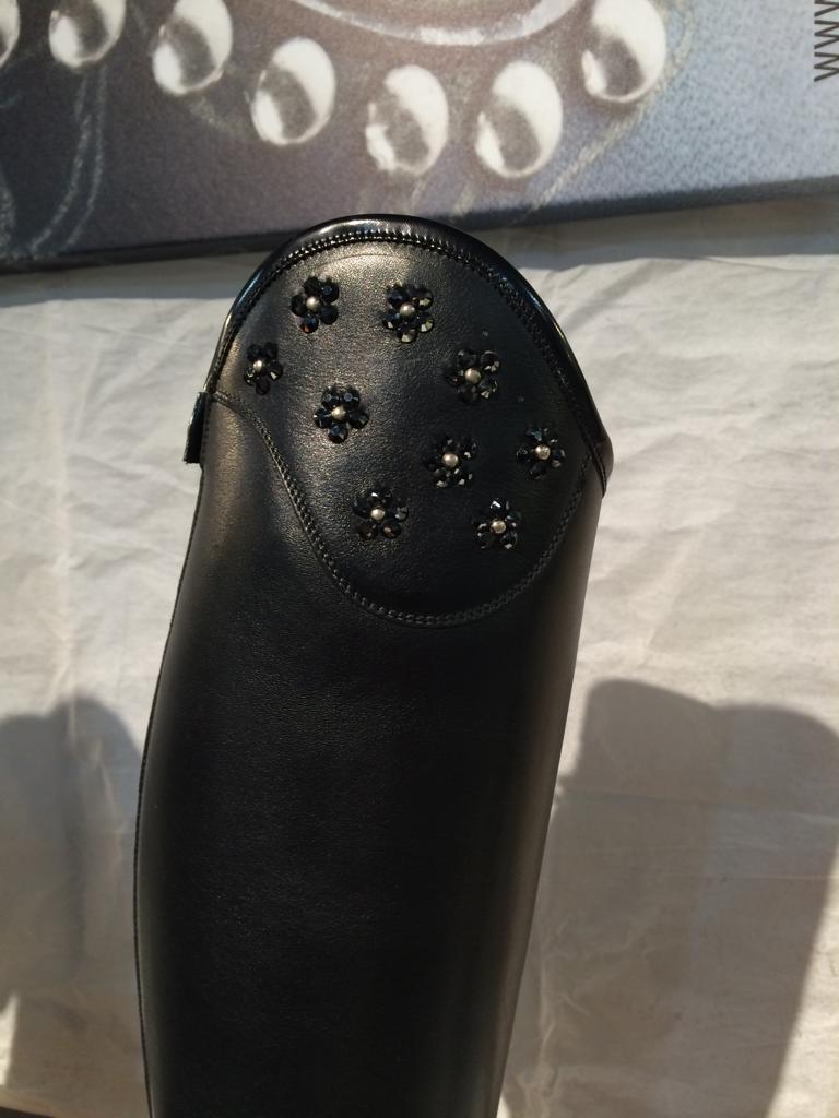 Deniro Boots With Black Flower Crystal