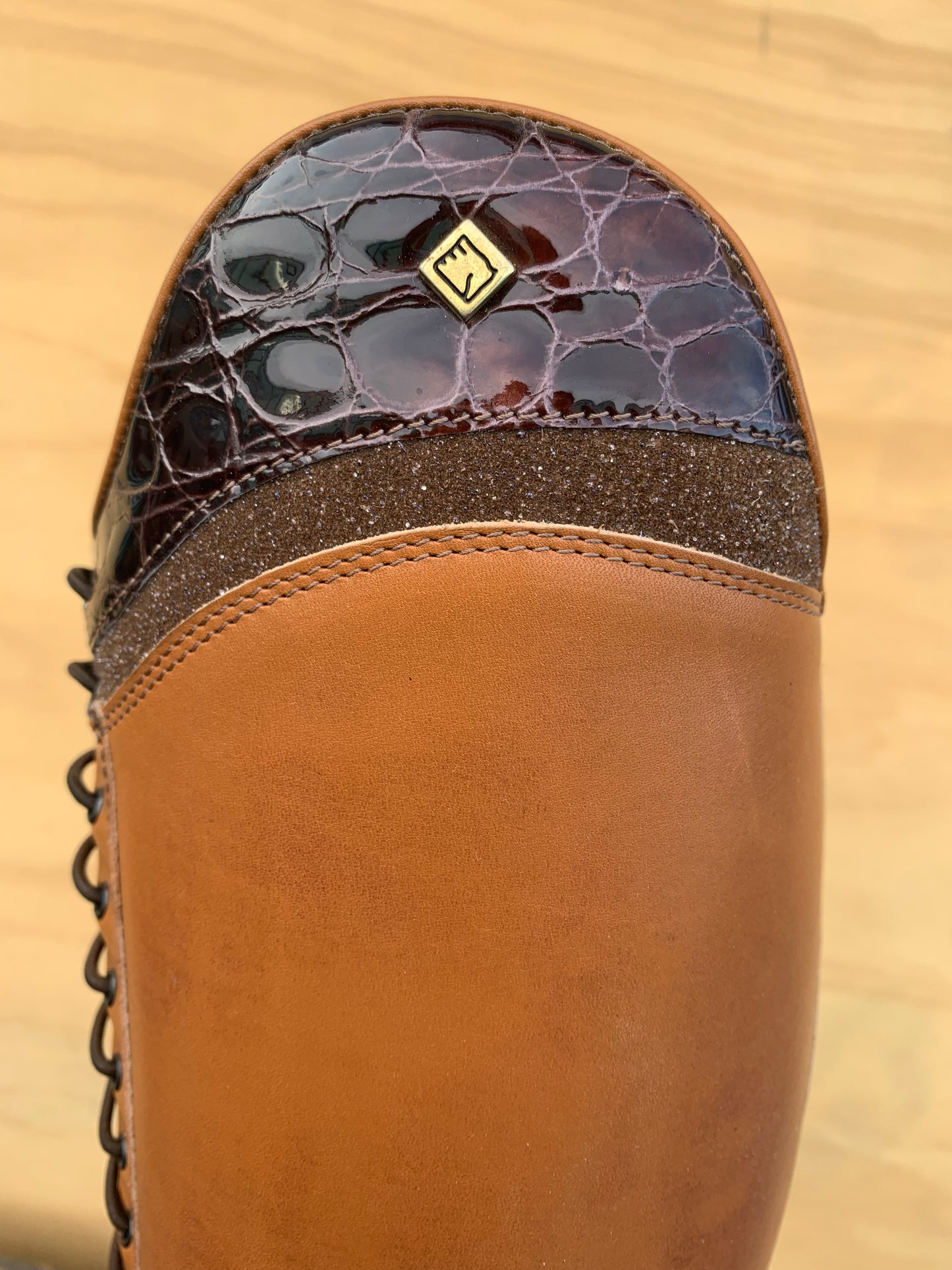 SALE**DENIRO RAFFAELO WITH FAKE LACES IN LIGHT BROWN WITH DARK BROWN TOP DETAIL SIZE 39 C S