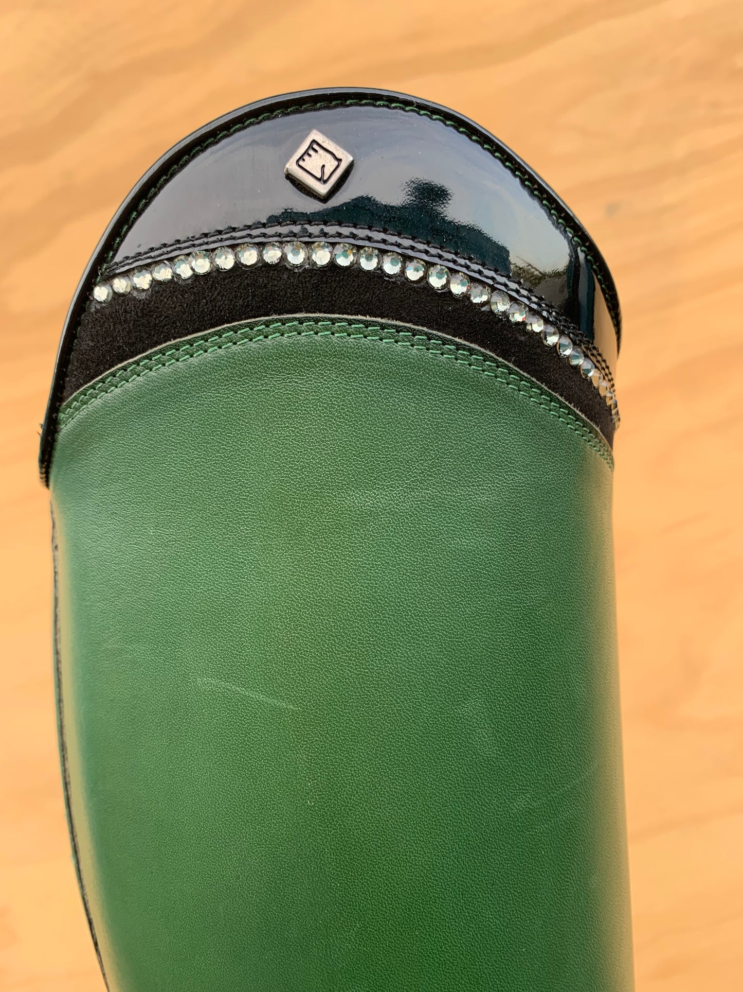 DENIRO ELEGANTE IN GREEN WITH BLACK TOP DETAIL