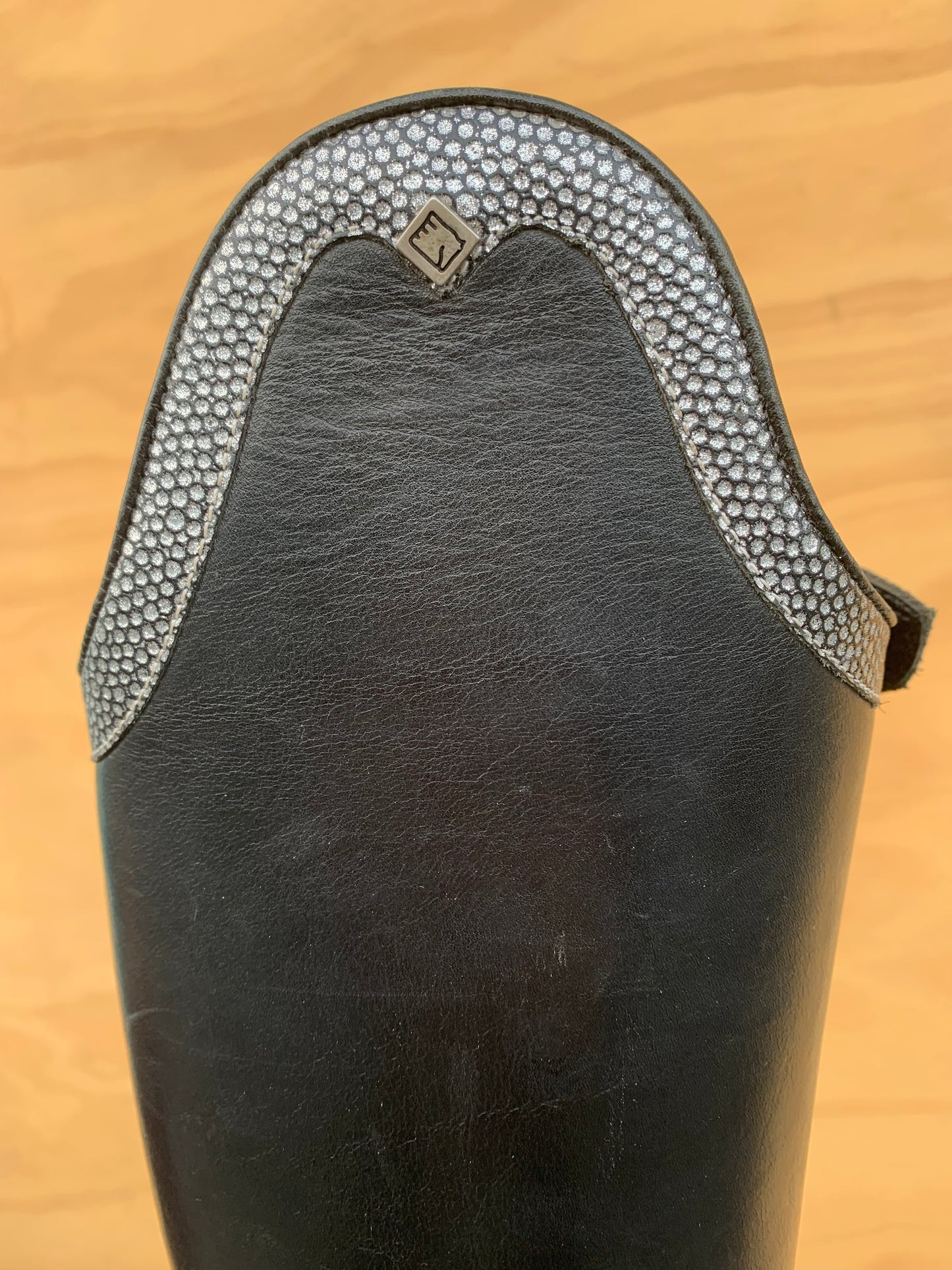 DENIRO RAFFAELO FLAT BLACK WITH BLANCA TOP