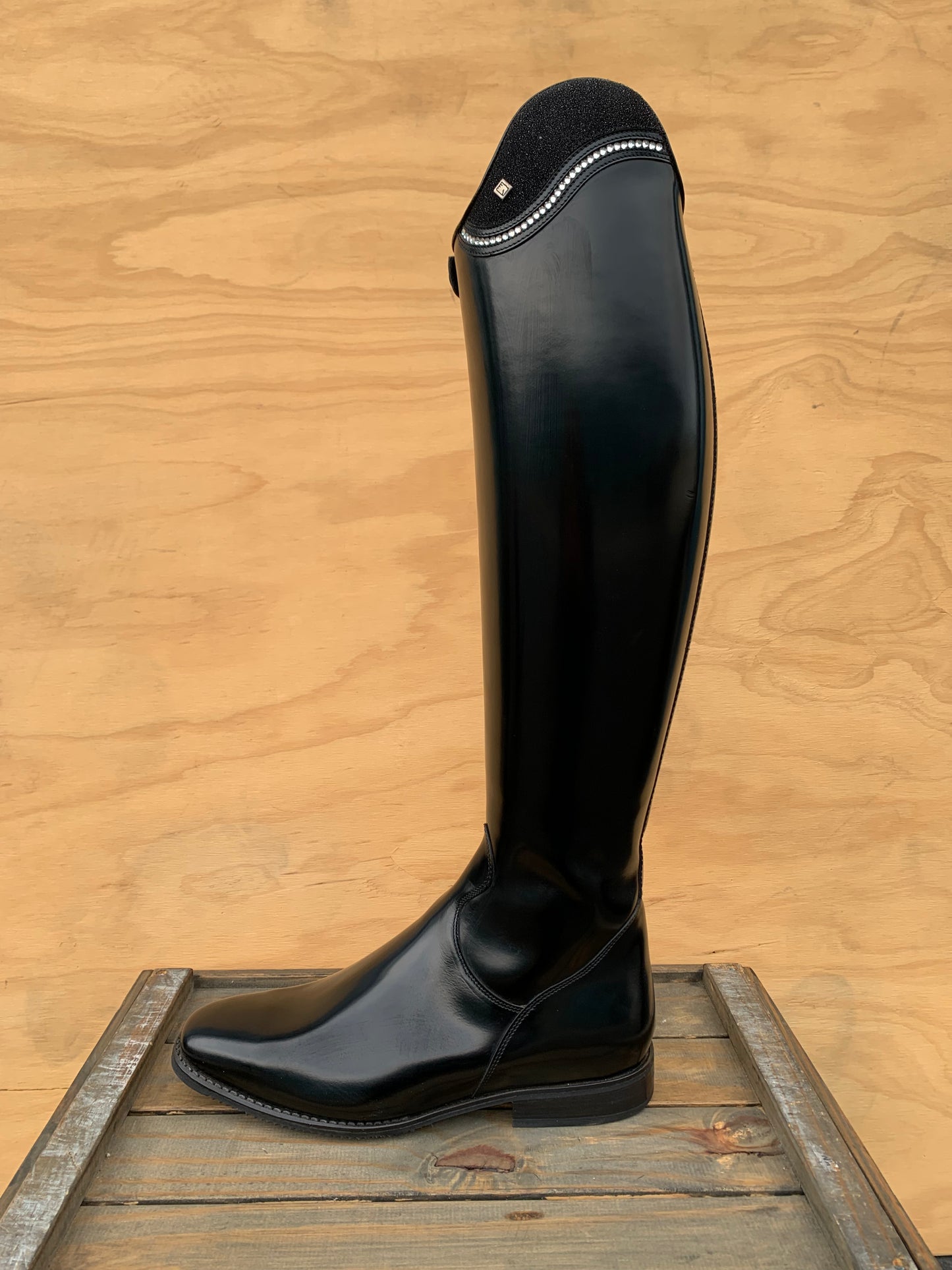 SALE** DENIRO TIZZIANO BRUSHED BLACK WITH CRYSTAL TOP SIZE 42 HEIGHT 49 WIDTH 38.5