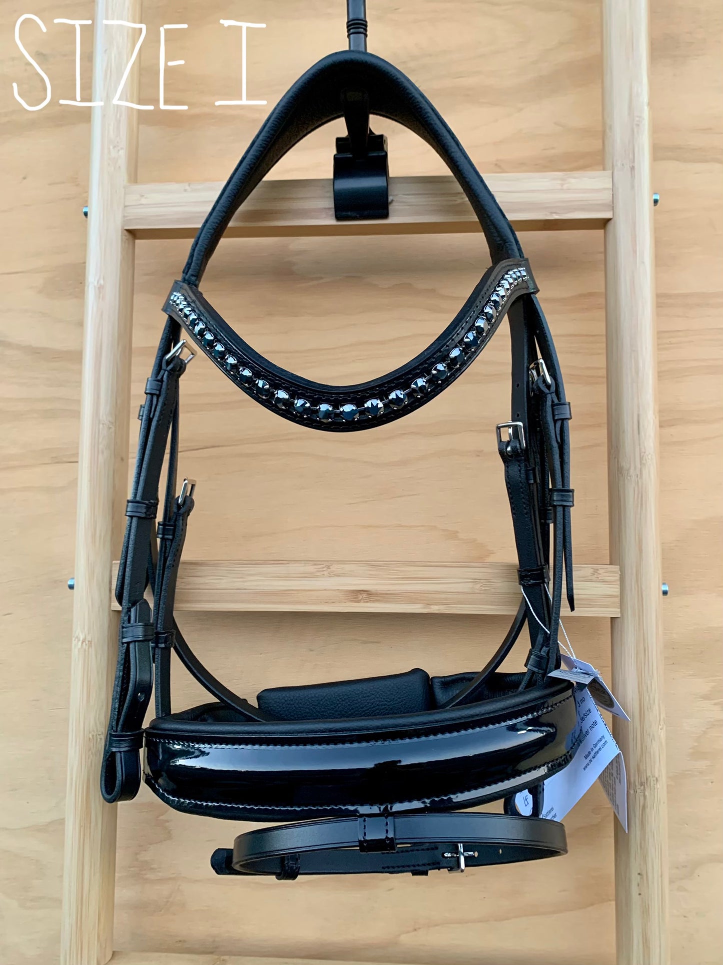 OTTO SCHUMACHER SNAFFLE TOKYO WITH PATENT NOSEBAND AND JET HEMATITE BROWBAND