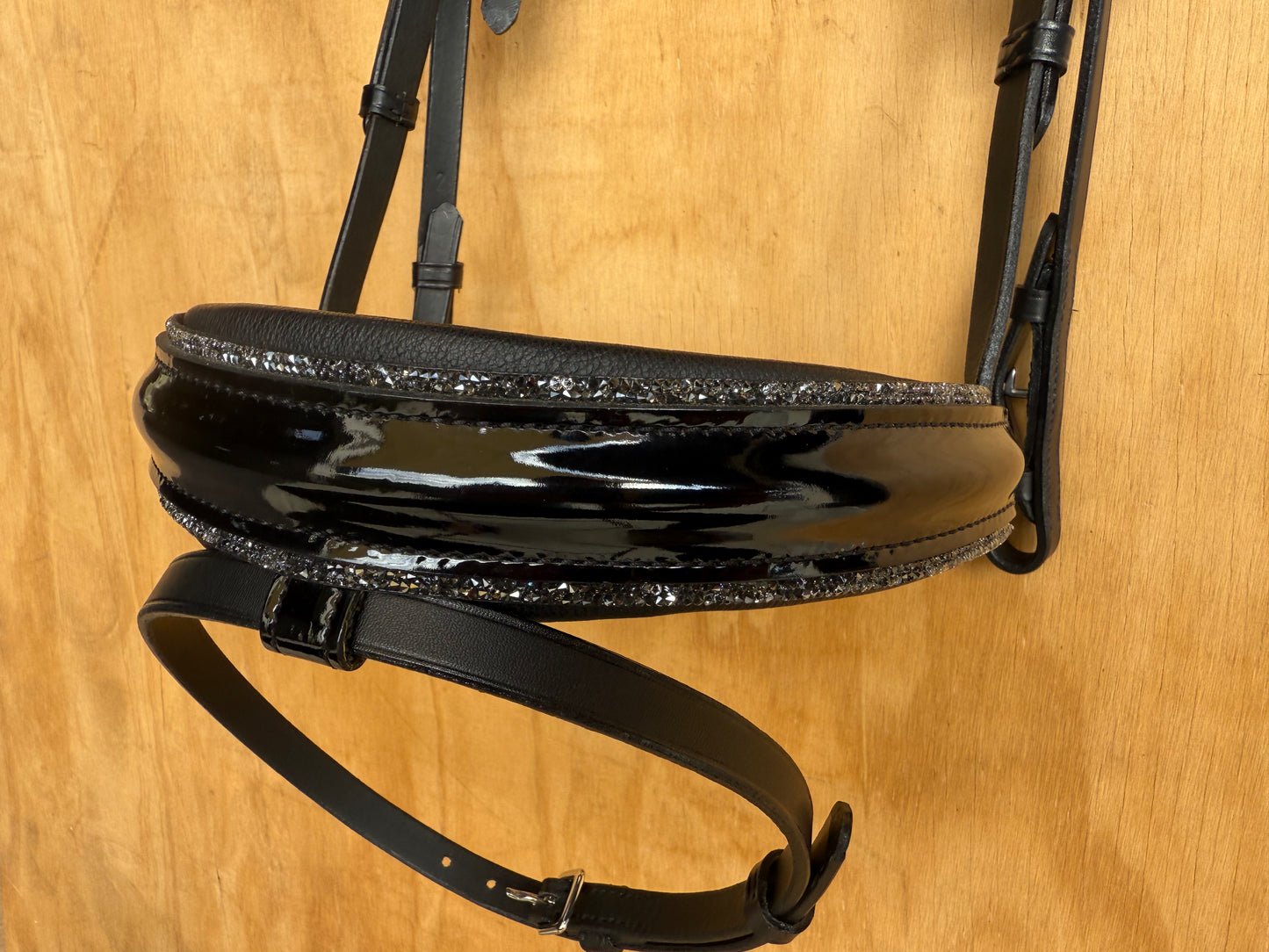 OTTO SCHUMACHER ELEGANT SNAFFLE WITH COMFORT XL NOSEBAND BLACK PATENT/FINELINE PIPING