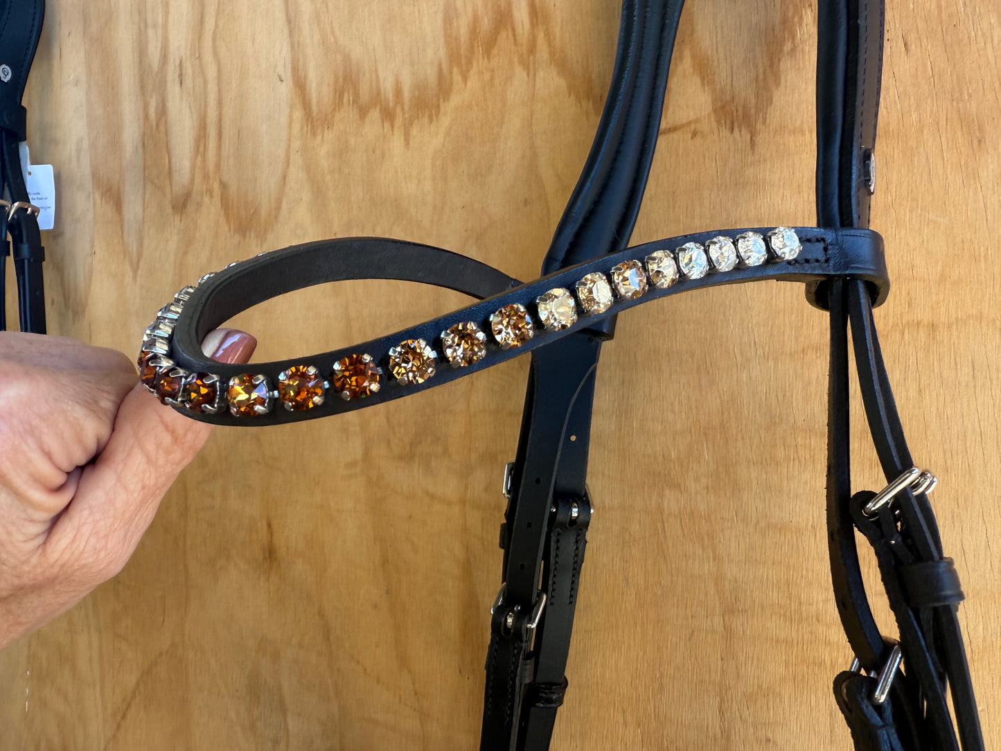 OTTO SCHUMACHER ELEGANT SNAFFLE LEEDS NOSEBAND WITH SAND PADDING AND RIVOLI BROWN COLOR SHADING BROWBAND
