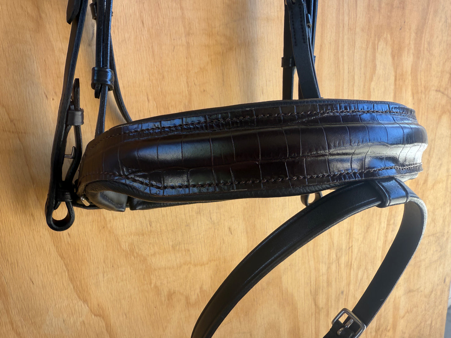 OTTO SCHUMACHER TOKYO SNAFFLE WITH 4.5 CUT BACK NOSEBAND IN BROWN CROCO AND TIFFANY BROWBAND