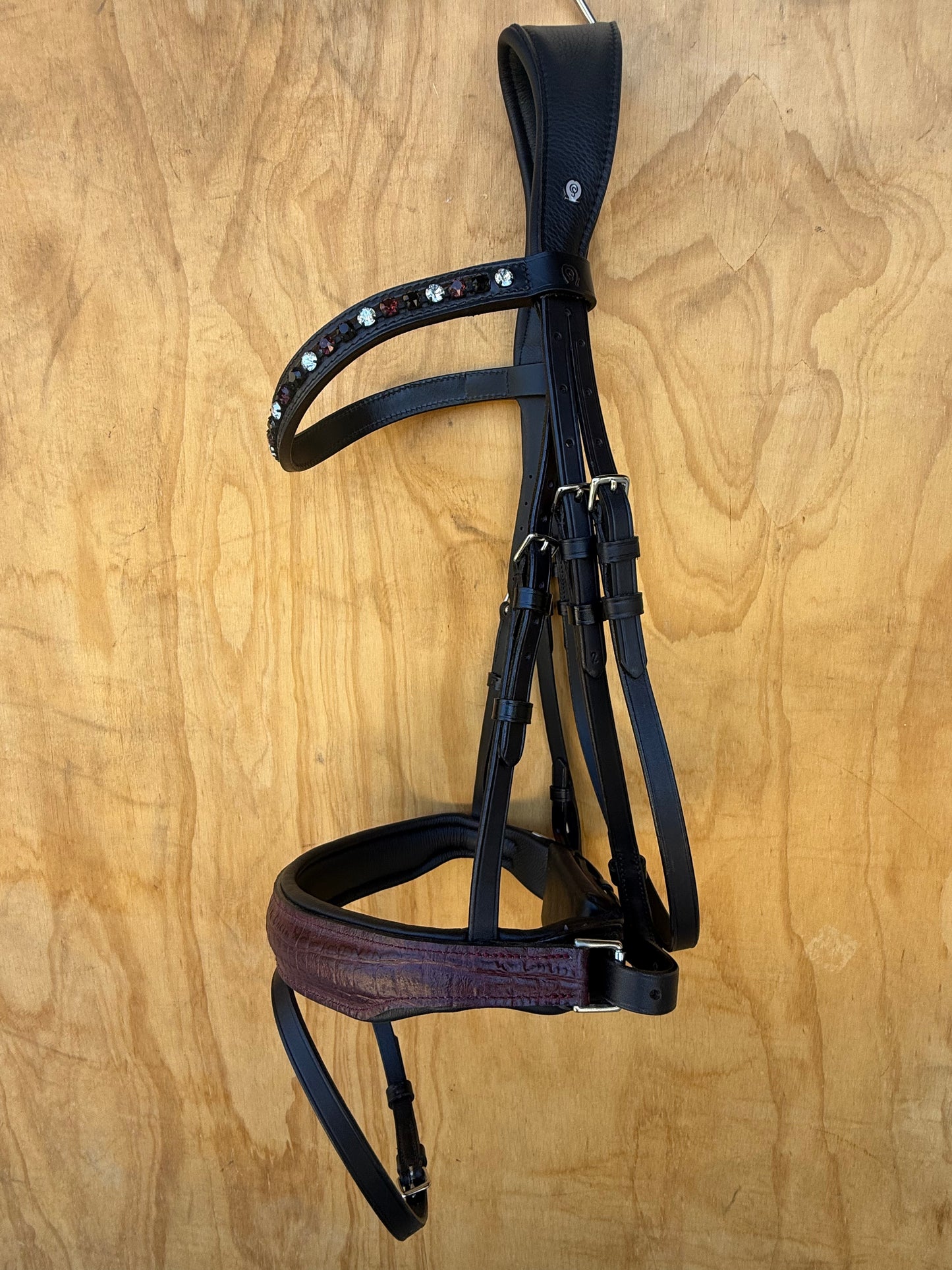 OTTO SCHUMACHER TOKYO SNAFFLE WITH BURGUNDY DETAILS