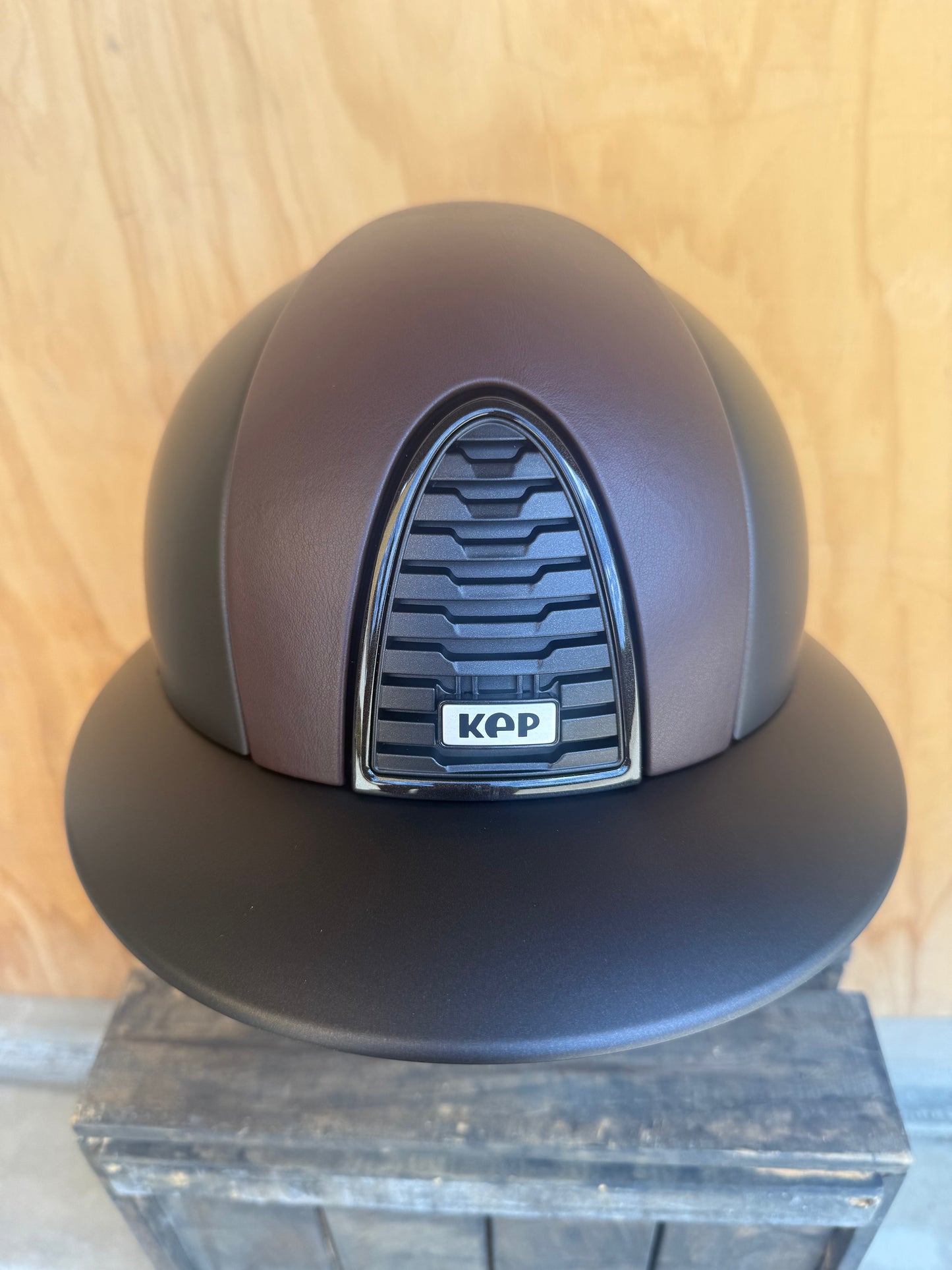 KEP WITH BIG BRIM TEXTILE BROWN WITH BROWN LEATHER FRONT INSERT