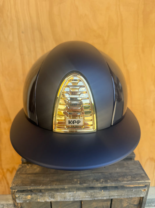 KEP WITH BIG BRIM POLISHED NAVY WITH MATTE NAVY FRONT AND GOLD DETAILS