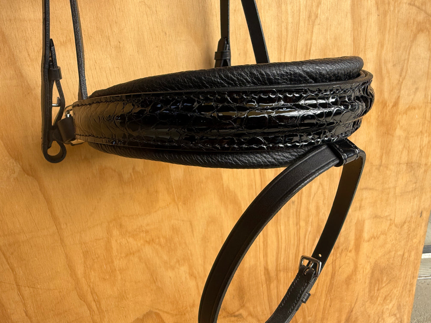 OTTO SCHUMACHER TOKYO SNAFFLE PATENT CROCO COMFORT NOSEBAND AND CRYSTAL/PEARL BROWBAND