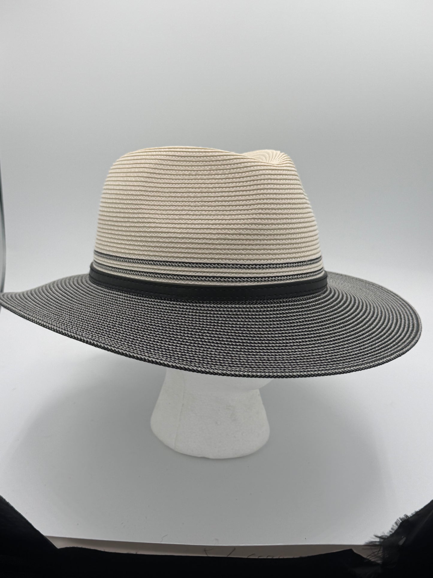 UV SUN HAT WITH WIDE BRIM