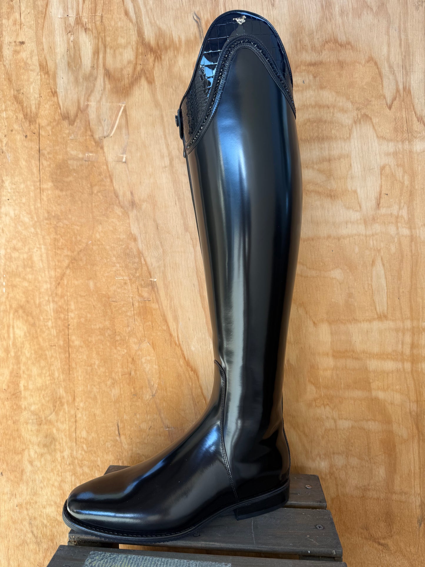 DENIRO SIGNORELLI BRUSHED BLACK WITH CRYSTAL TOP OPTION AND COMFORT KNEE SIZE 40 HEIGHT 46 WIDTH 38