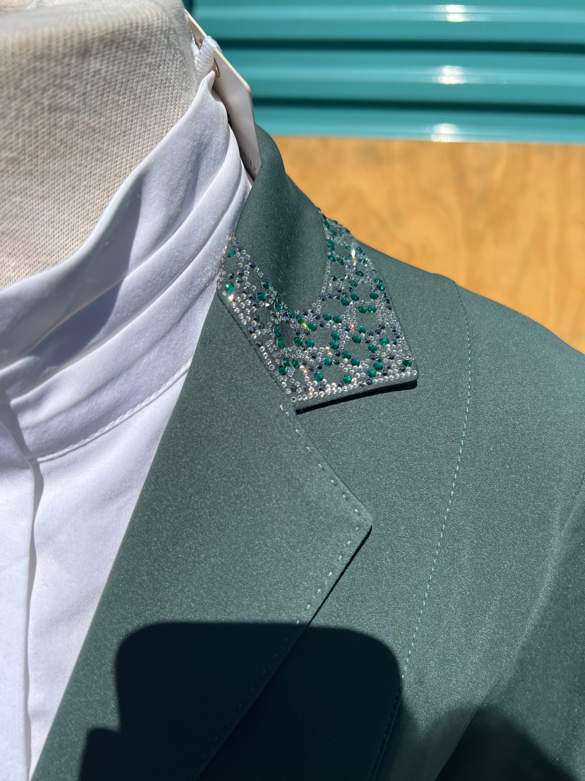 Short top green coat