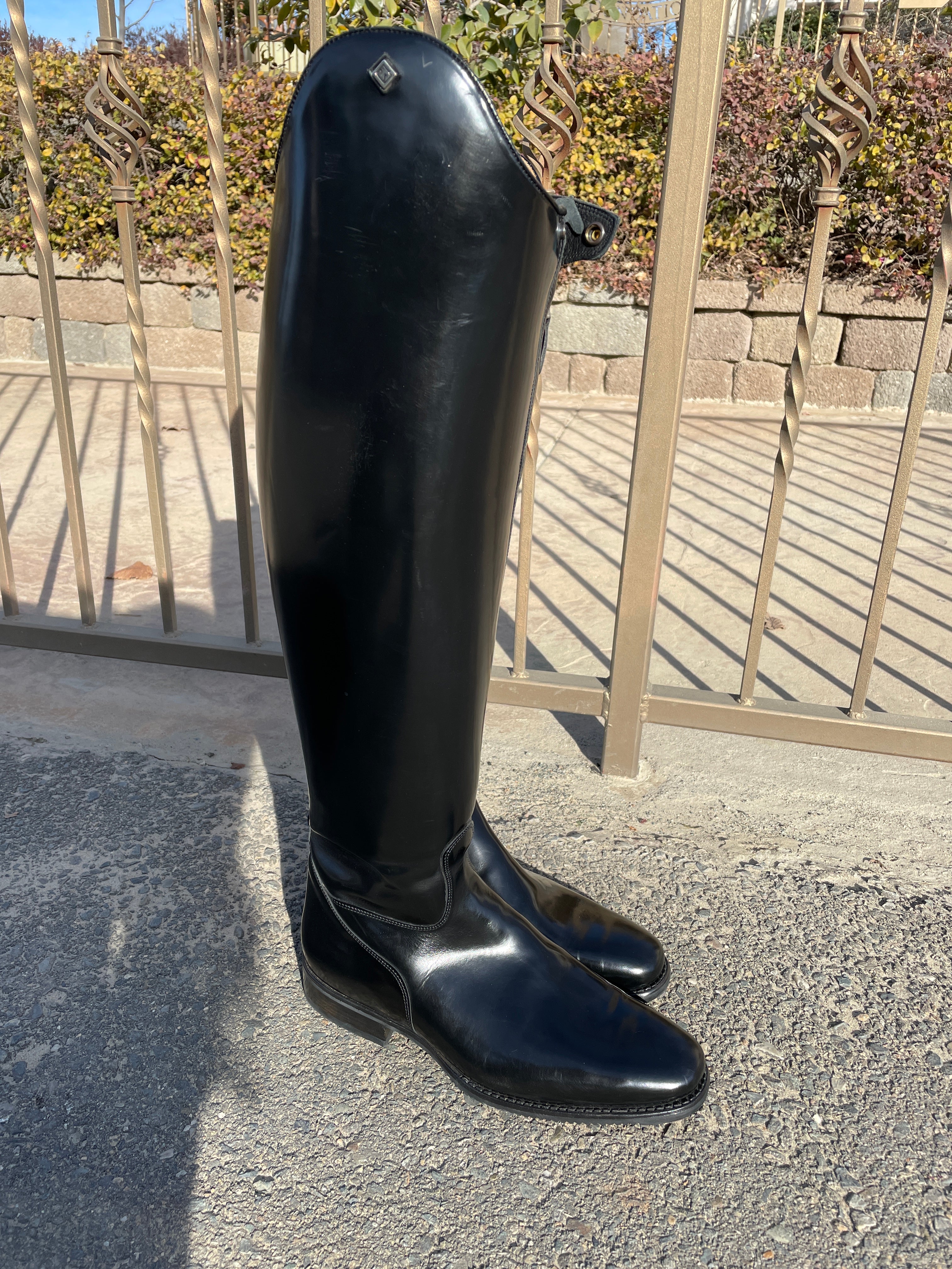 Black equestrian hotsell riding boots