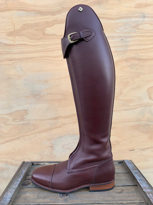 DENIRO POLO DRESSAGE BOOTS IN BROWN. PRICE REDUCED. SIZE 40