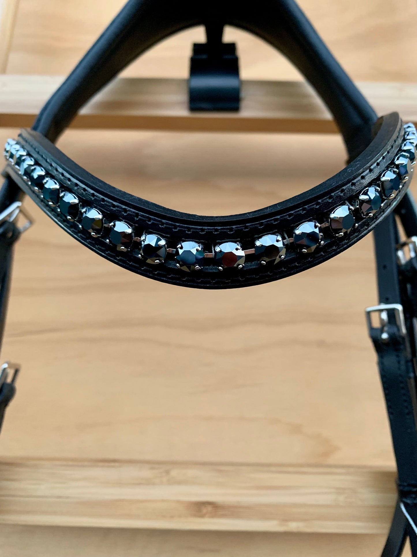 OTTO SCHUMACHER SNAFFLE TOKYO WITH PATENT NOSEBAND AND JET HEMATITE BROWBAND